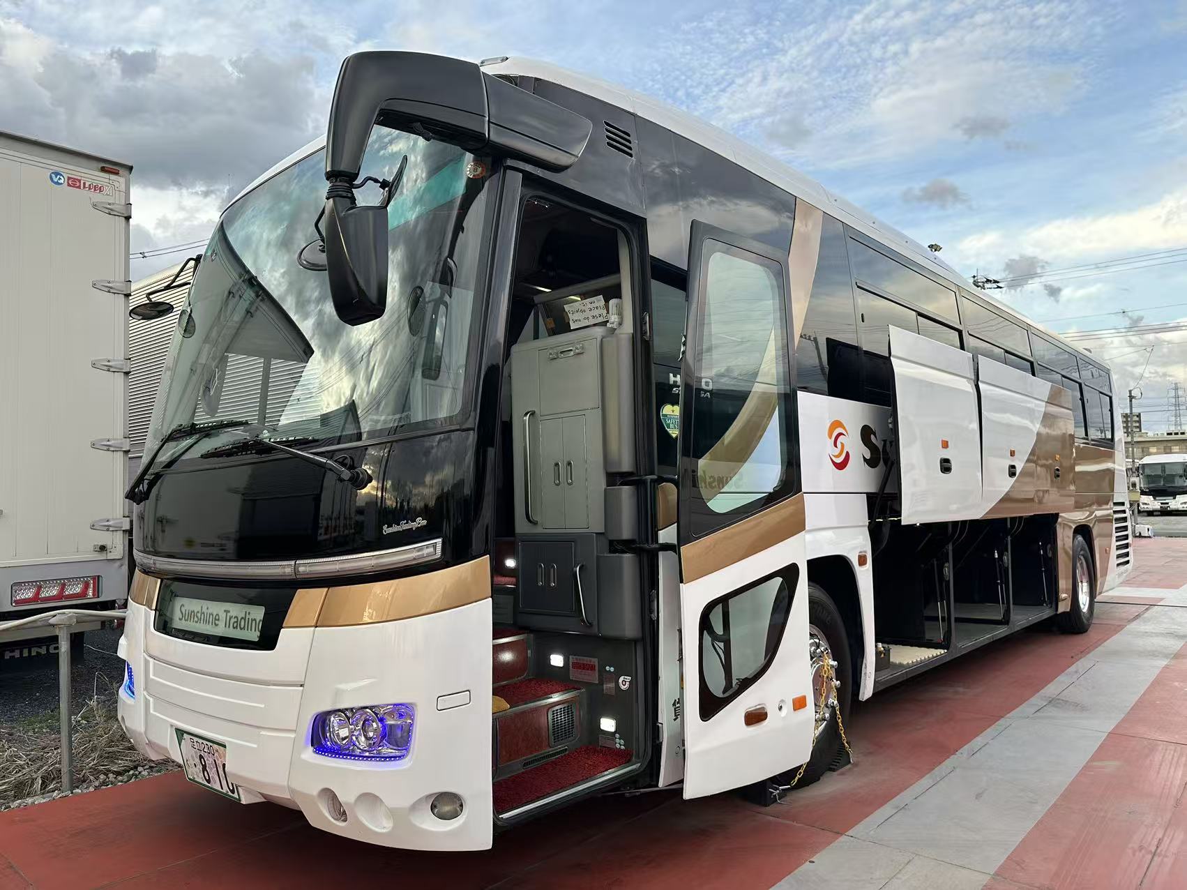 HINO バス810
