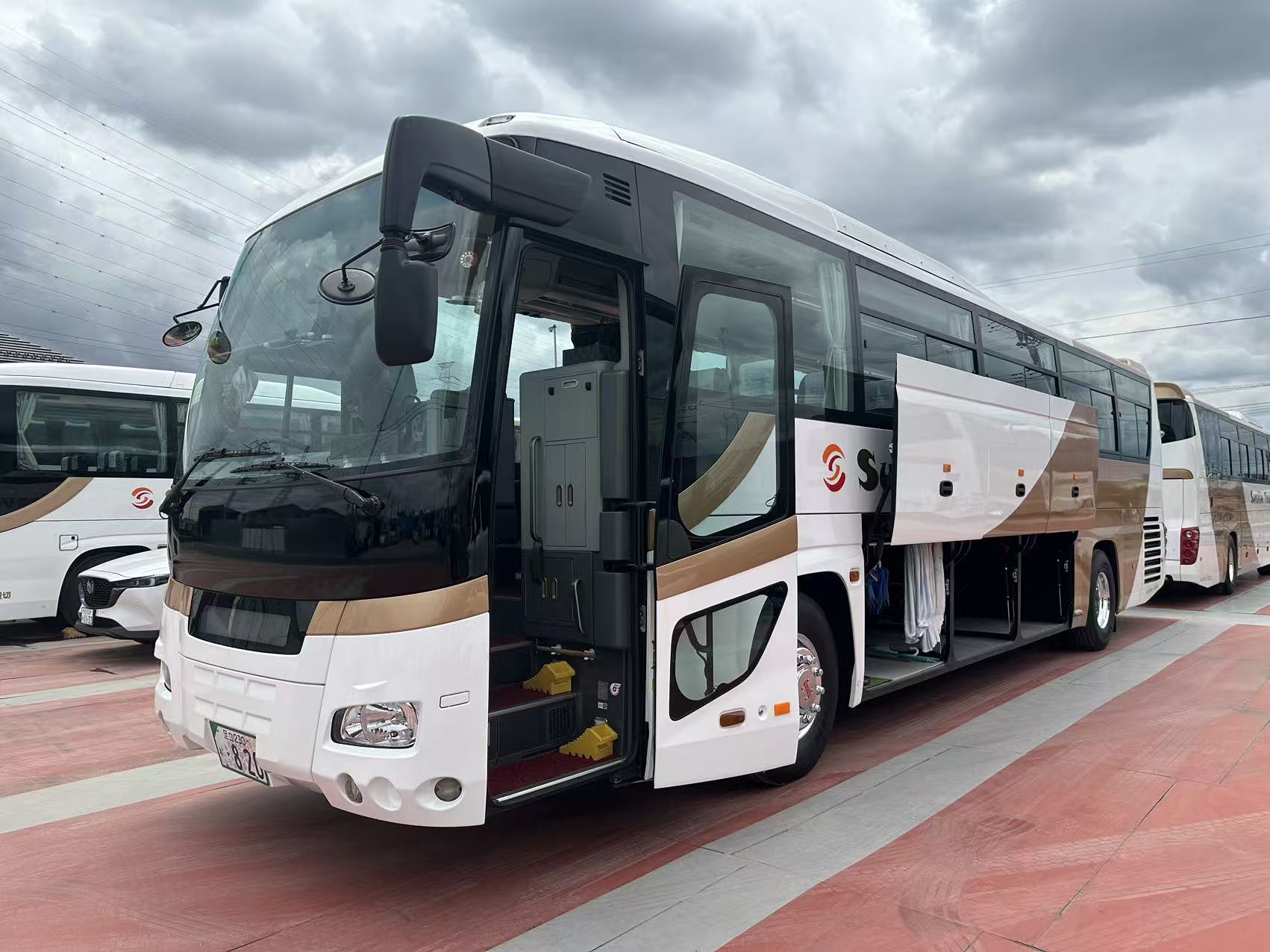 ISUZU バス820