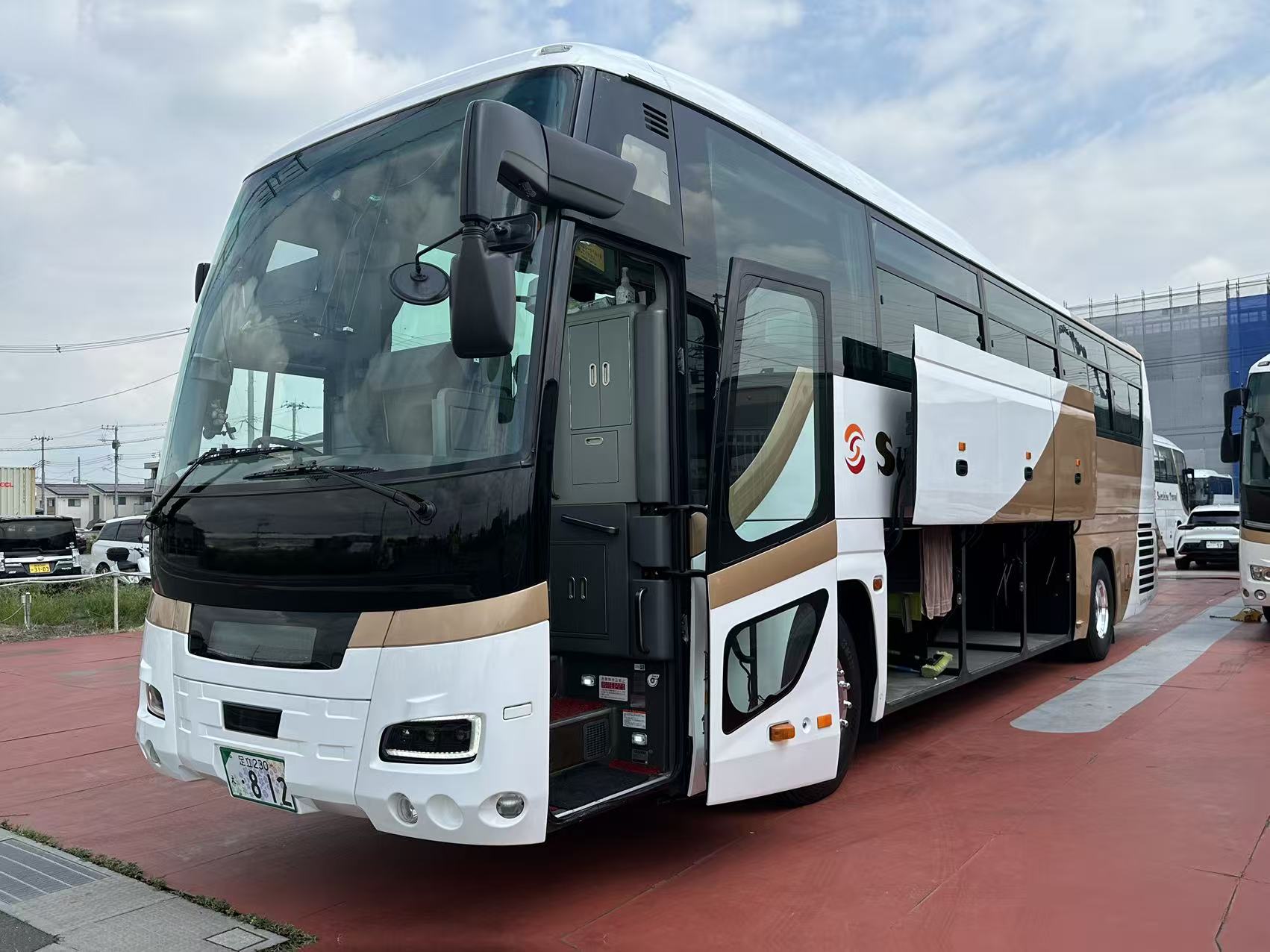 HINO バス812